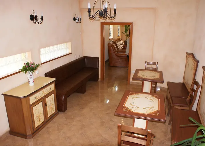 Bed & Breakfast Pensiunea Normandia 3*